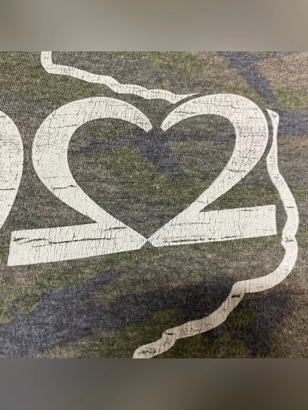 Camouflage T-shirt with 2022 Heart and Texas map print kids youth size small 6/7